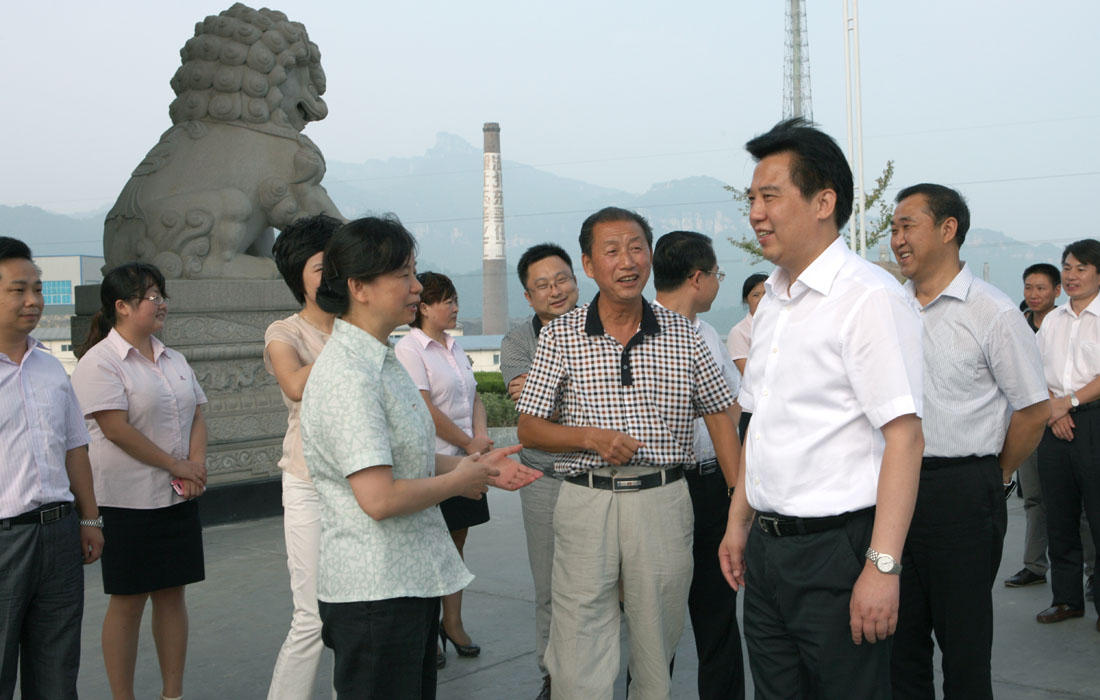 2012年8月，省委常委、宜昌市委書記黃楚平到東圣集團(tuán)調(diào)研。