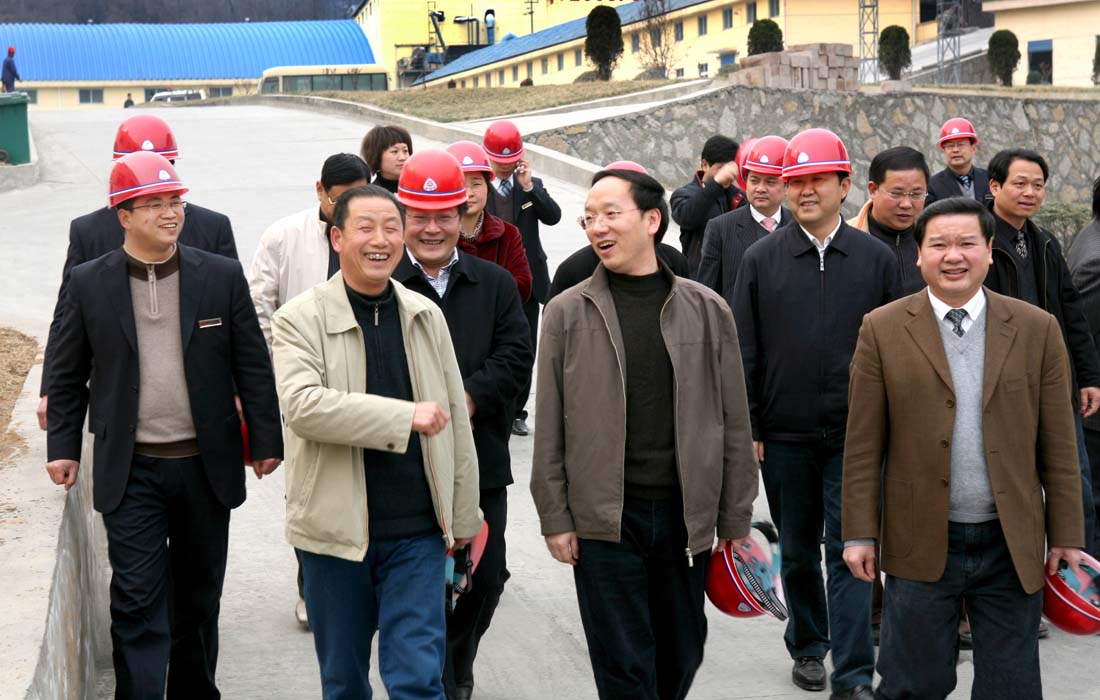 2008年3月，宜昌市市長李樂成到東圣集團(tuán)調(diào)研。